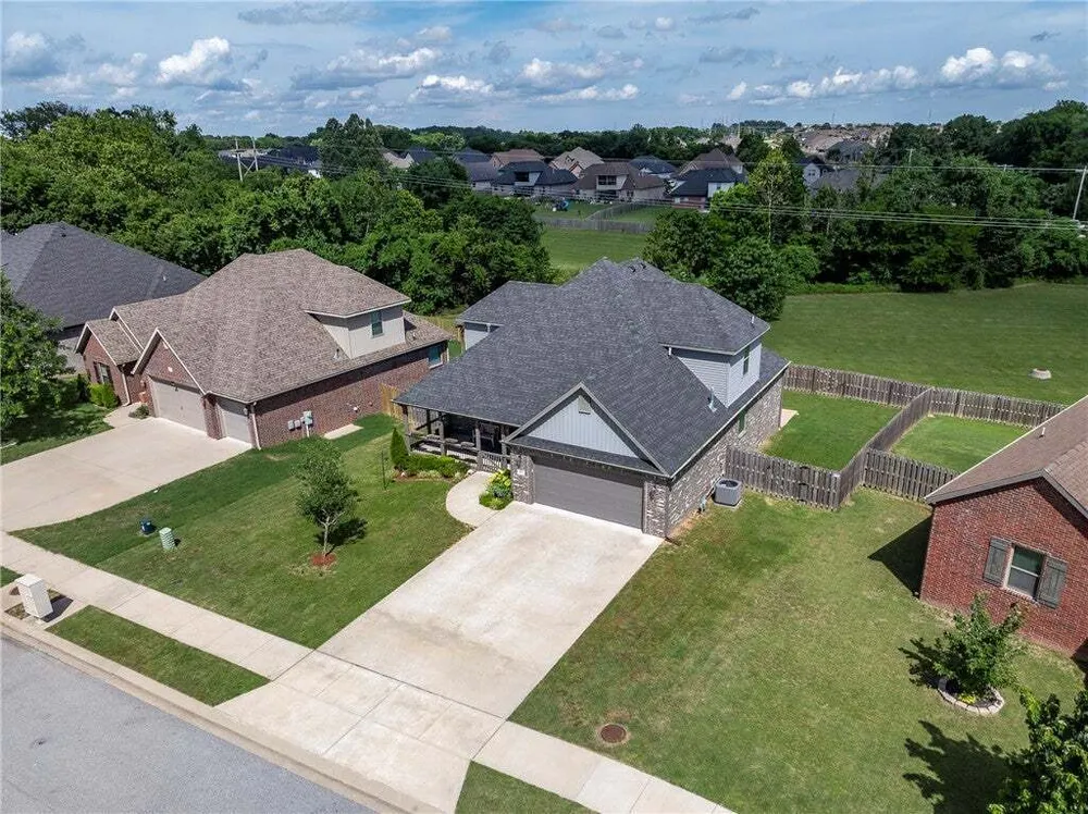 3601 SW Carter Rd, Bentonville, AR 72713