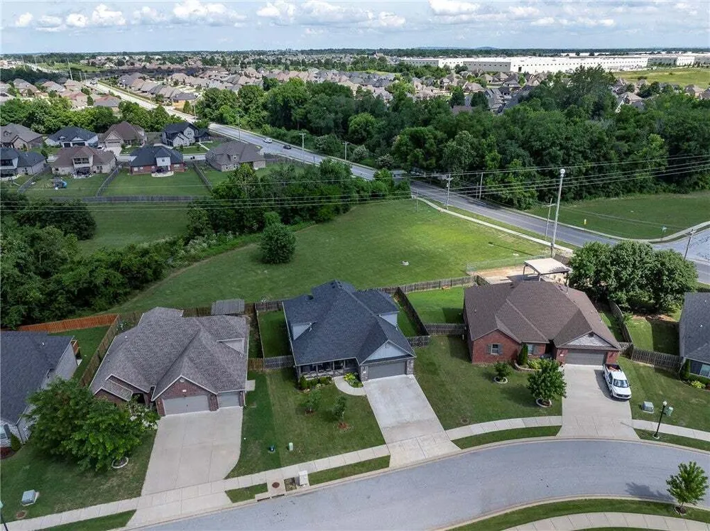 3601 SW Carter Rd, Bentonville, AR 72713