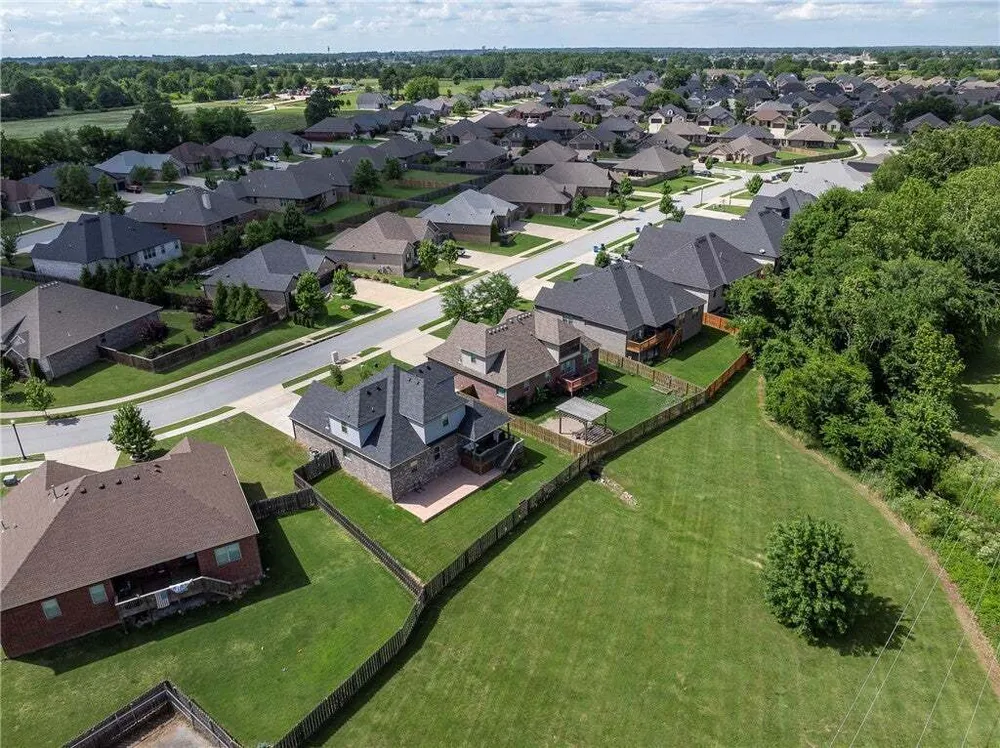 3601 SW Carter Rd, Bentonville, AR 72713