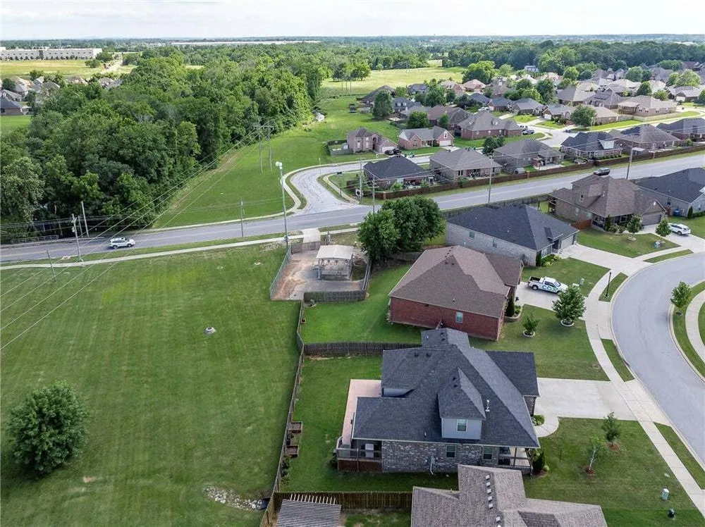 3601 SW Carter Rd, Bentonville, AR 72713