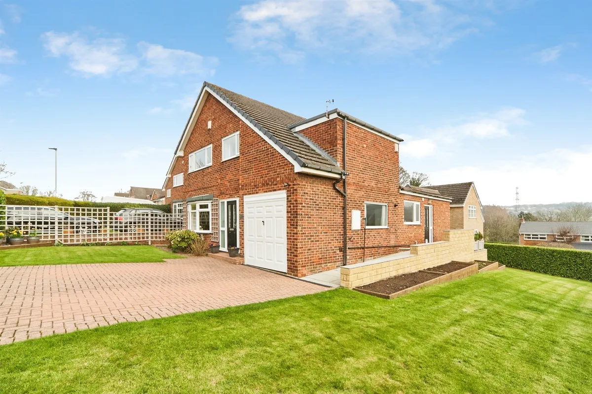 Hoyle Court Road, Baildon, Shipley