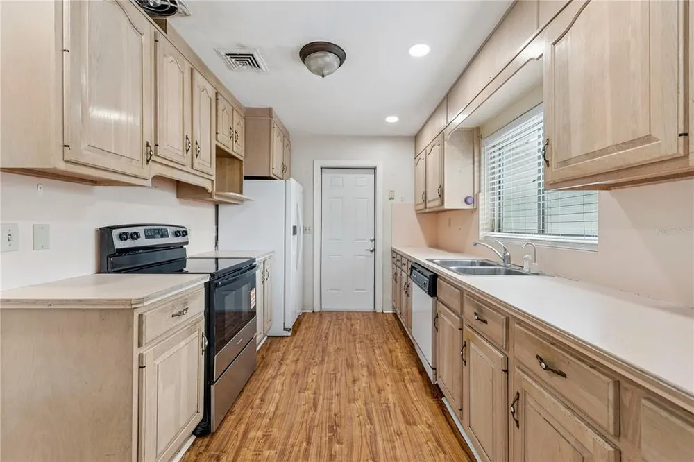 716 Avenue I NE, Winter Haven, FL 33881