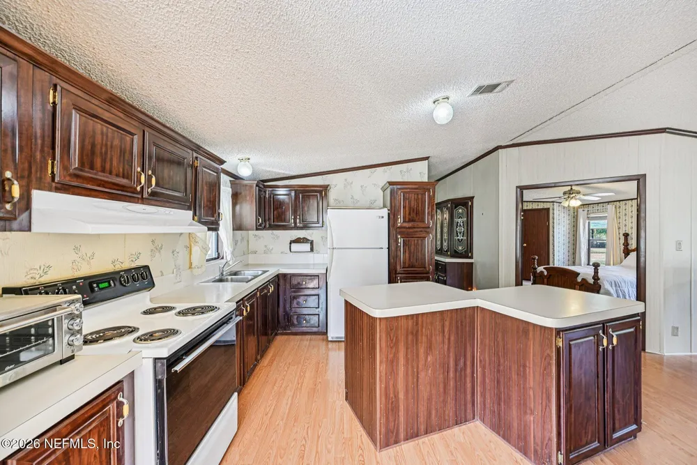 128 Sesame St, Middleburg, FL 32068