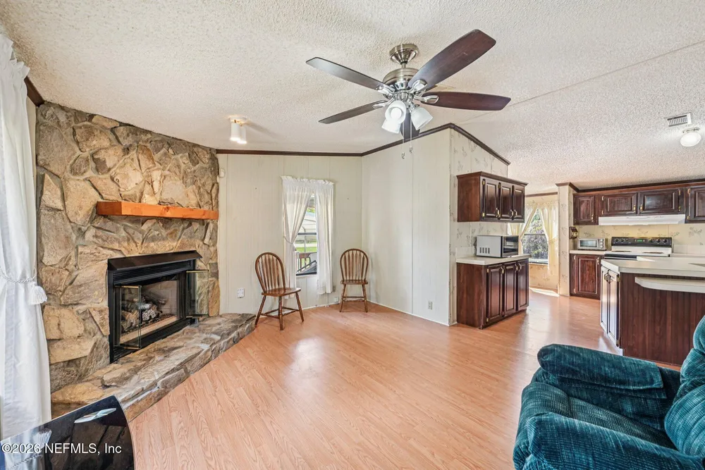 128 Sesame St, Middleburg, FL 32068