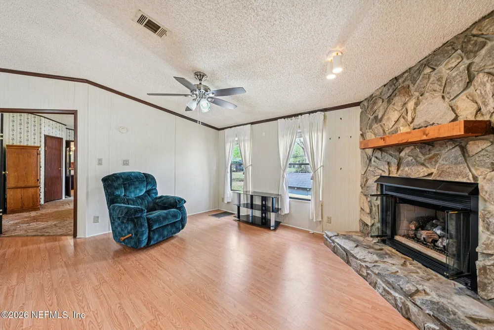 128 Sesame St, Middleburg, FL 32068