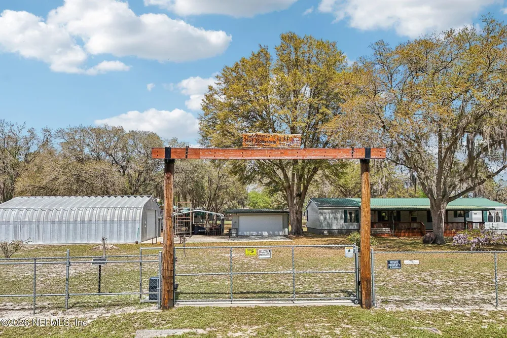 128 Sesame St, Middleburg, FL 32068