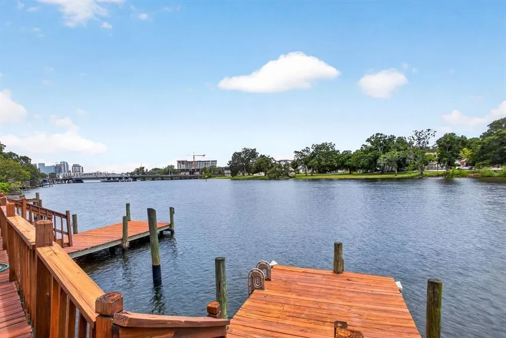 2780 N Riverside Dr, Tampa, FL 33602