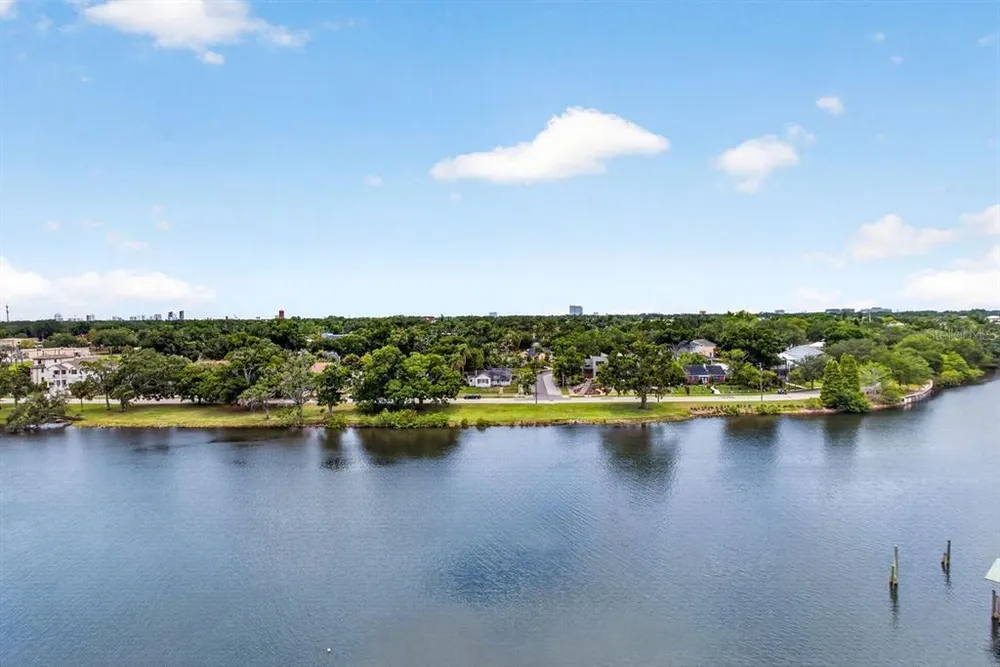 2780 N Riverside Dr, Tampa, FL 33602