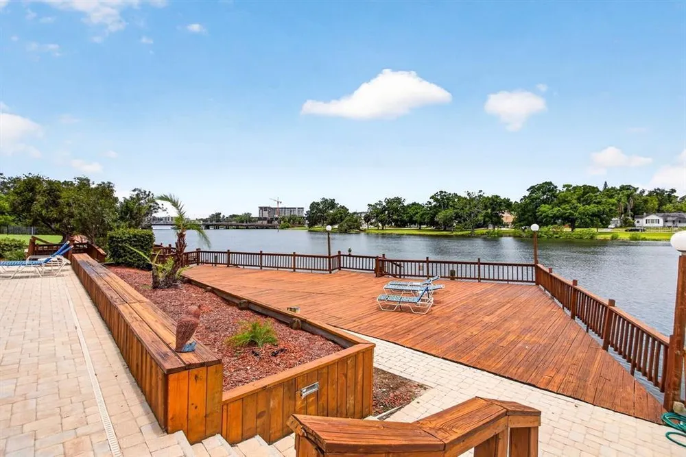 2780 N Riverside Dr, Tampa, FL 33602