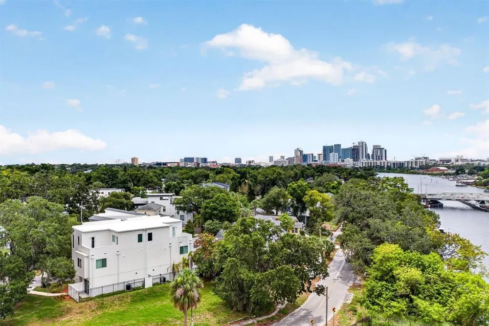 2780 N Riverside Dr, Tampa, FL 33602