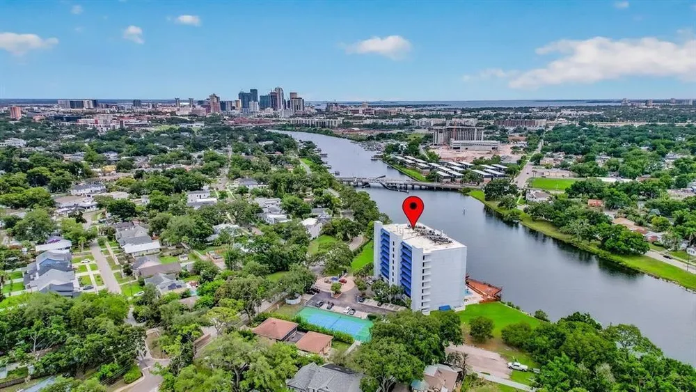 2780 N Riverside Dr, Tampa, FL 33602