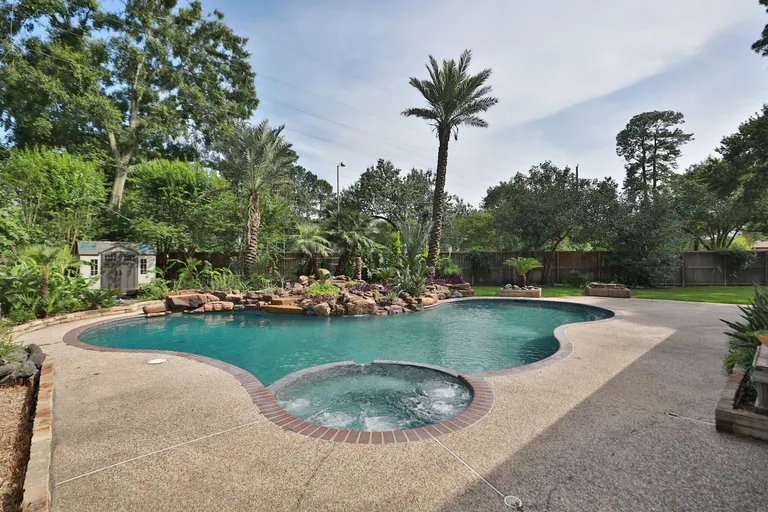 12923 Hunterfield Dr, Cypress, TX 77429