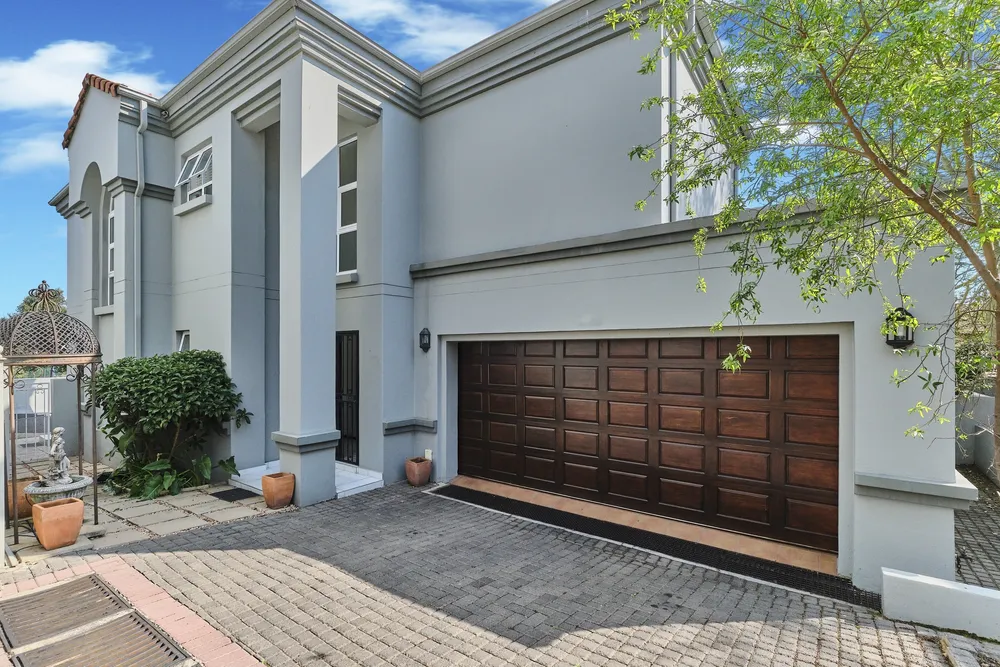 South Africa, Gauteng, Eagle Canyon Golf Estate, Eagle Canyon Boulevard, 741