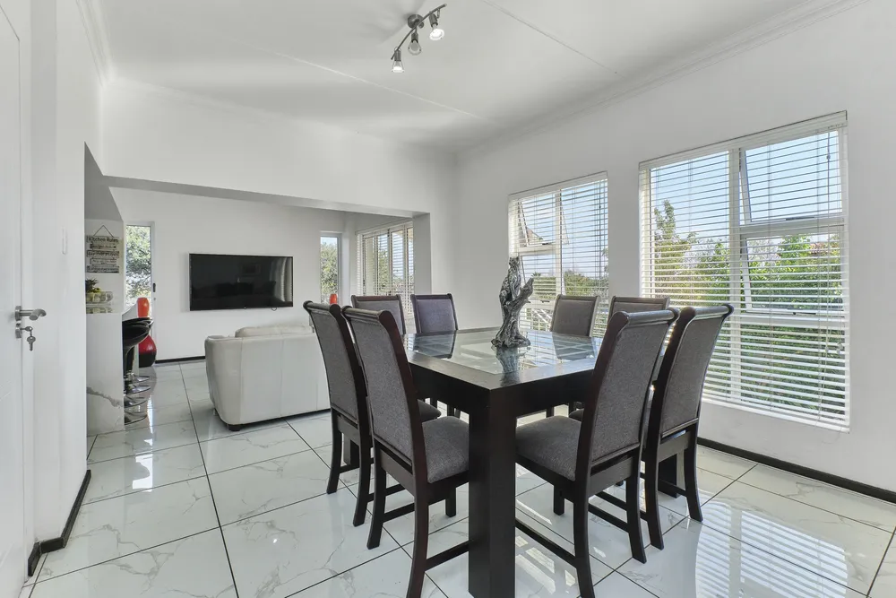South Africa, Gauteng, Eagle Canyon Golf Estate, Eagle Canyon Boulevard, 741