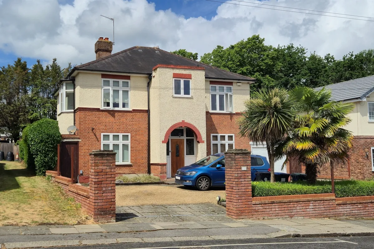 Bycullah Avenue, Enfield