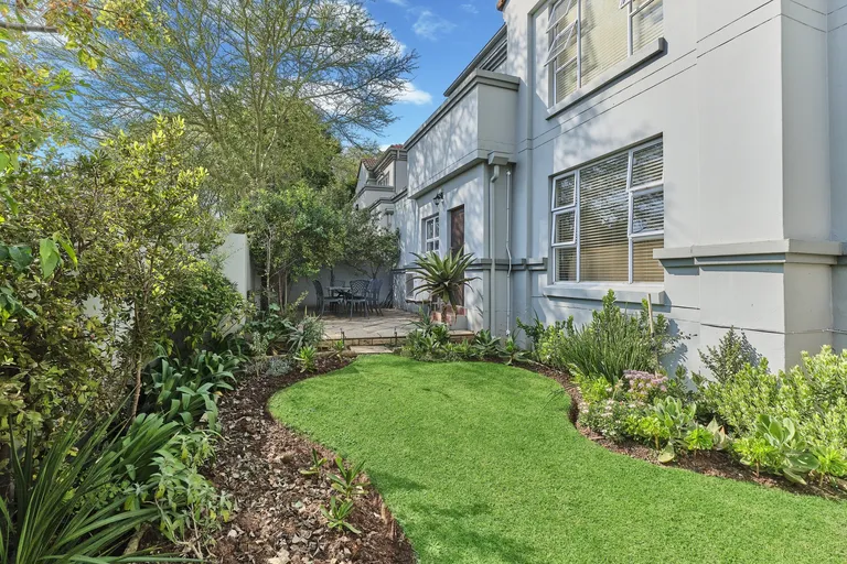 South Africa, Gauteng, Eagle Canyon Golf Estate, Eagle Canyon Boulevard, 741