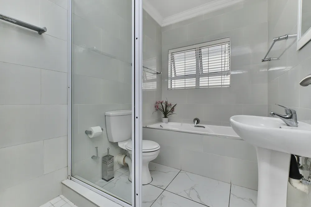 South Africa, Gauteng, Eagle Canyon Golf Estate, Eagle Canyon Boulevard, 741