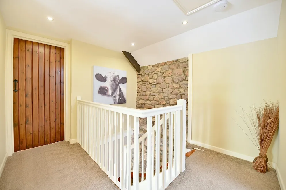 Property carousel item 12