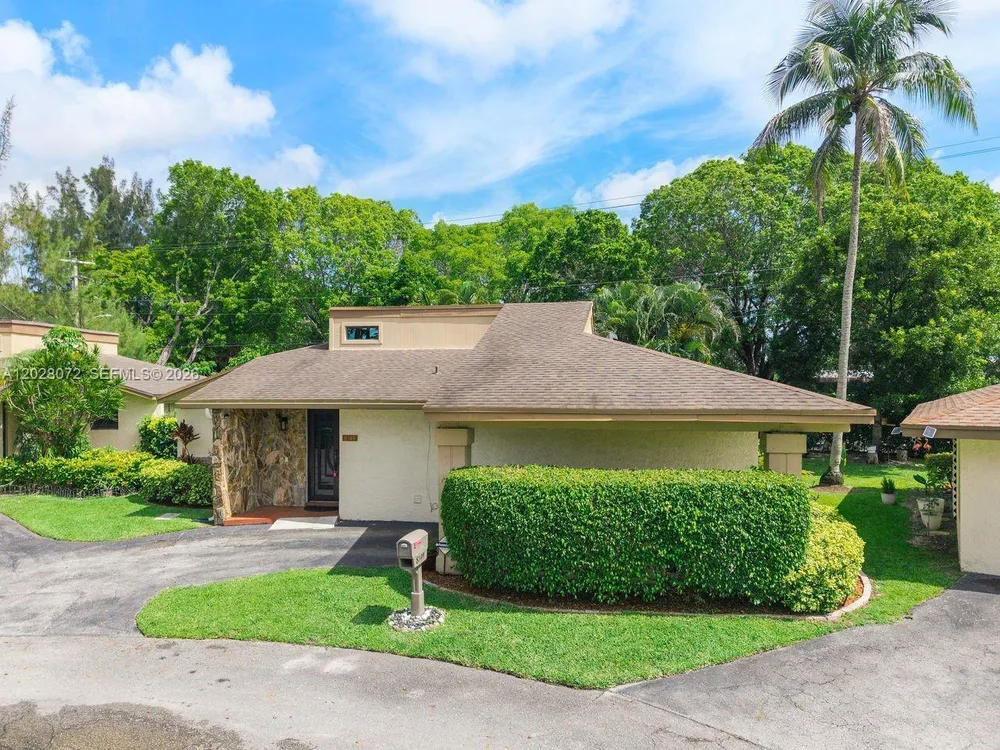 8149 Royal Palm Ct, Tamarac, FL 33321