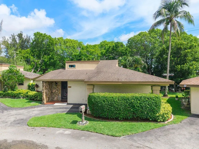 8149 Royal Palm Ct, Tamarac, FL 33321