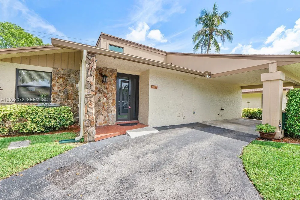 8149 Royal Palm Ct, Tamarac, FL 33321