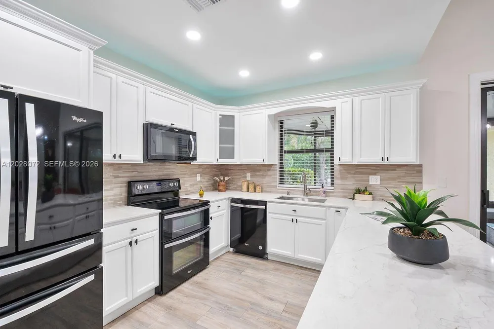 8149 Royal Palm Ct, Tamarac, FL 33321