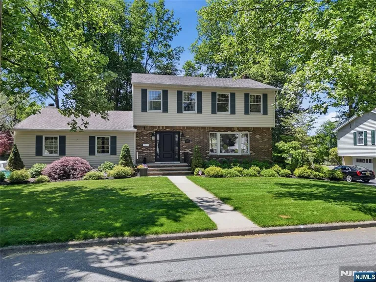 2430 Cleveland Ave, Washington, NJ 07676
