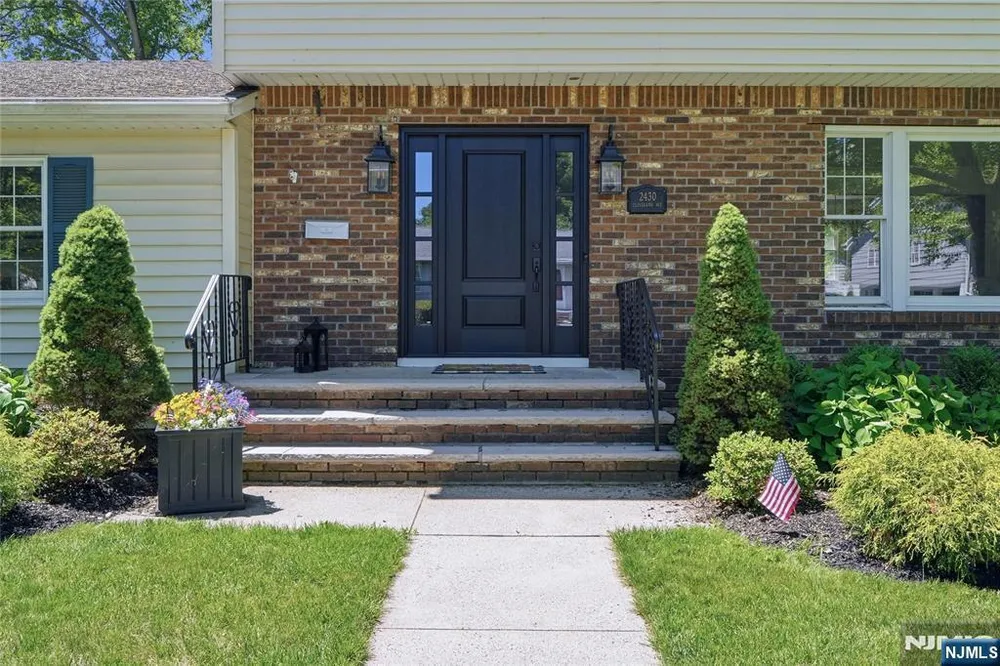 2430 Cleveland Ave, Washington, NJ 07676