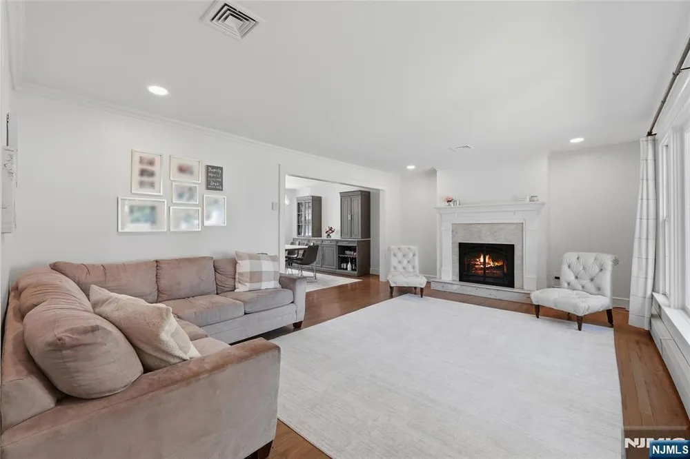 2430 Cleveland Ave, Washington, NJ 07676