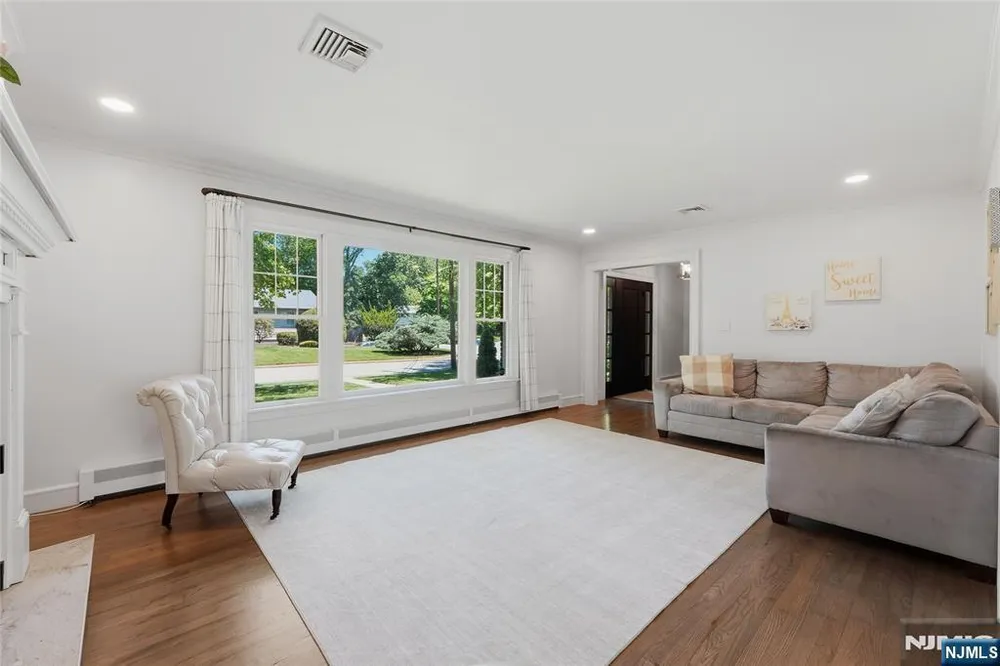 2430 Cleveland Ave, Washington, NJ 07676
