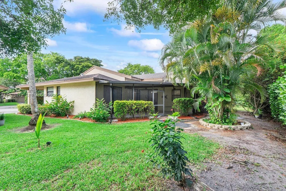 8149 Royal Palm Ct, Tamarac, FL 33321