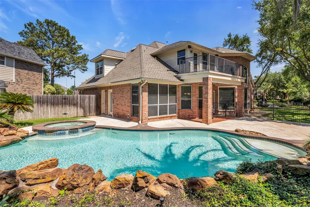 15935 Lake Loop Dr, Cypress, TX 77433