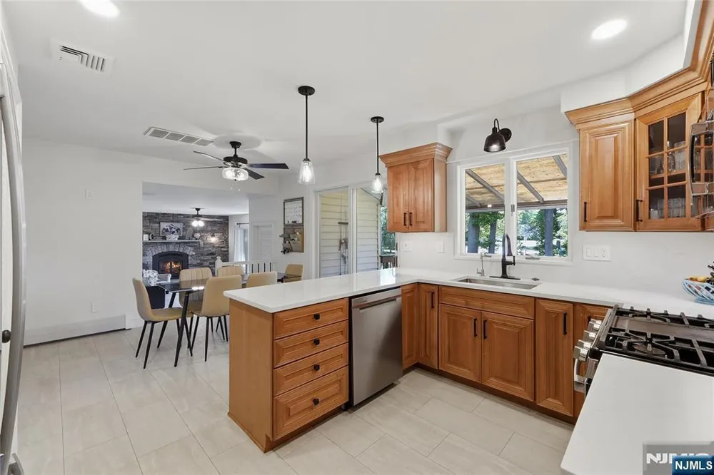 2430 Cleveland Ave, Washington, NJ 07676