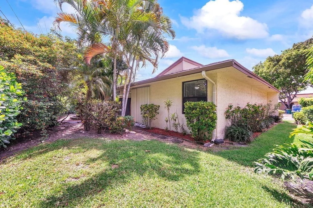 8149 Royal Palm Ct, Tamarac, FL 33321