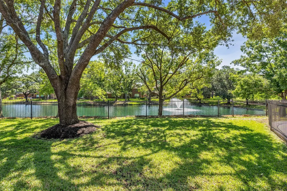 15935 Lake Loop Dr, Cypress, TX 77433