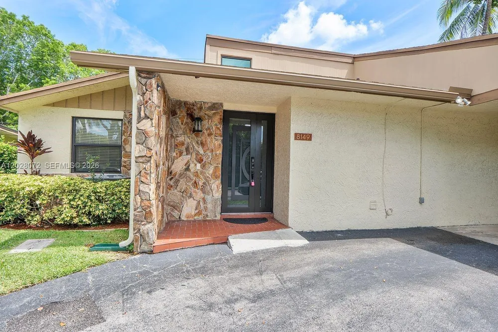 8149 Royal Palm Ct, Tamarac, FL 33321
