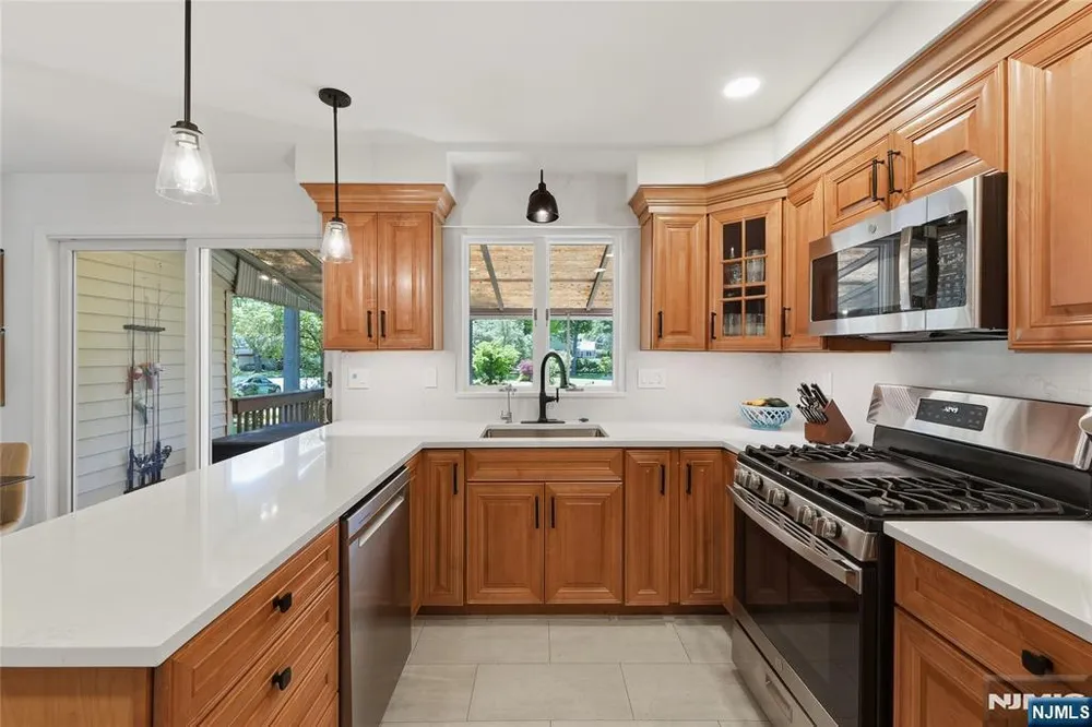2430 Cleveland Ave, Washington, NJ 07676