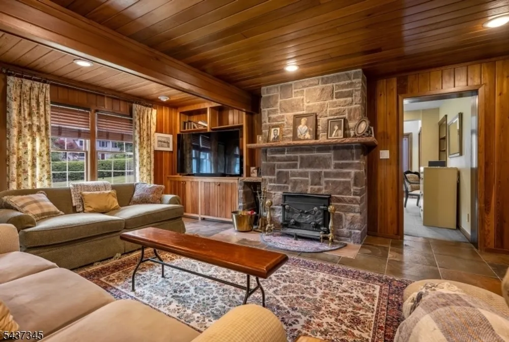 457 Russell Ave, Bergen, Wyckoff Township, NJ 07481