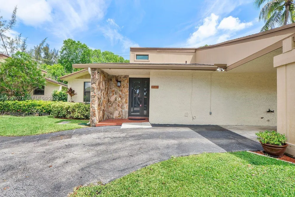8149 Royal Palm Ct, Tamarac, FL 33321