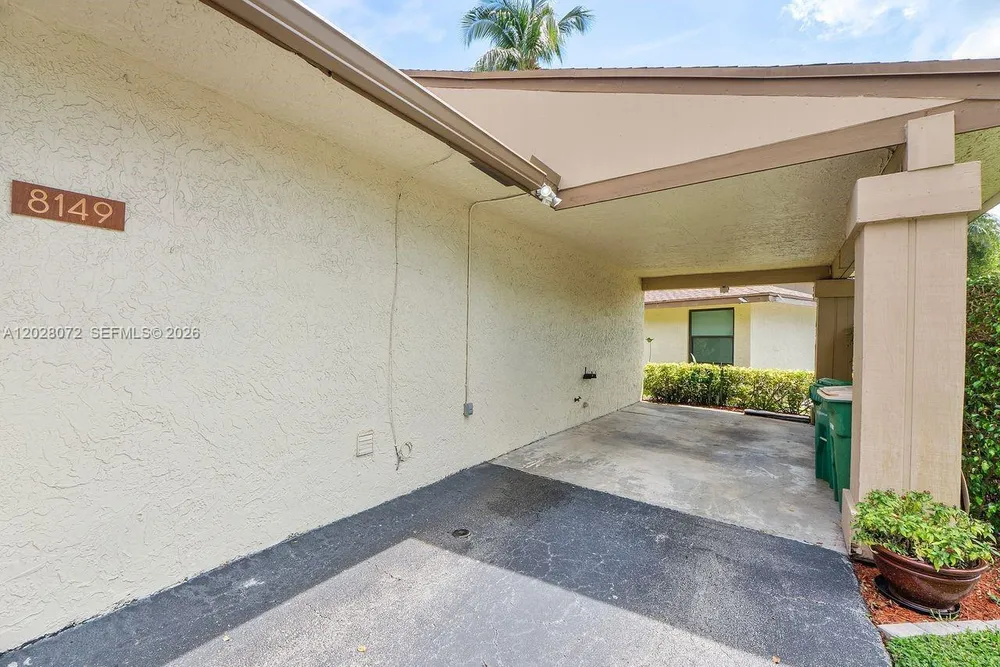 8149 Royal Palm Ct, Tamarac, FL 33321