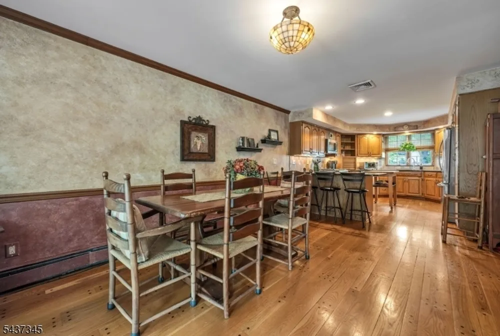 457 Russell Ave, Bergen, Wyckoff Township, NJ 07481
