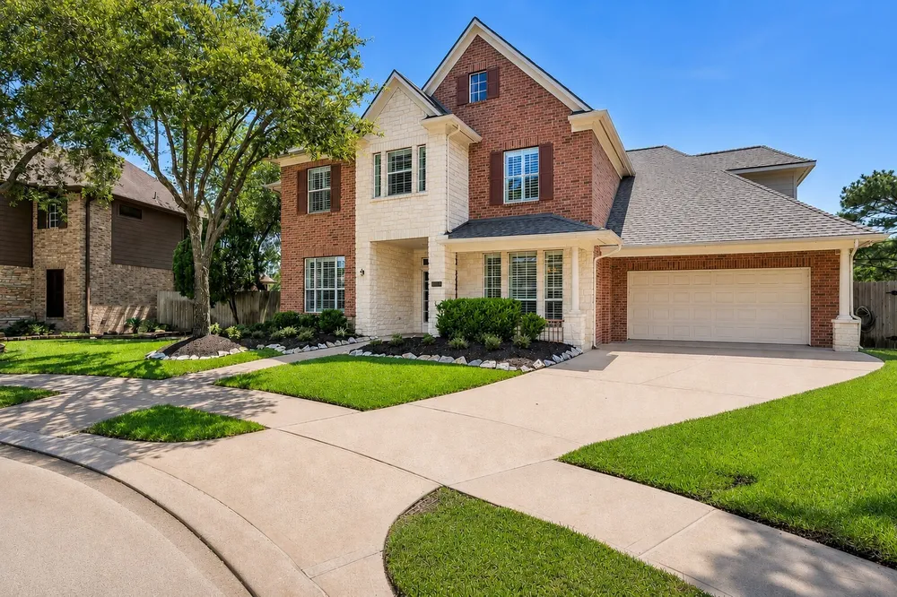15935 Lake Loop Dr, Cypress, TX 77433