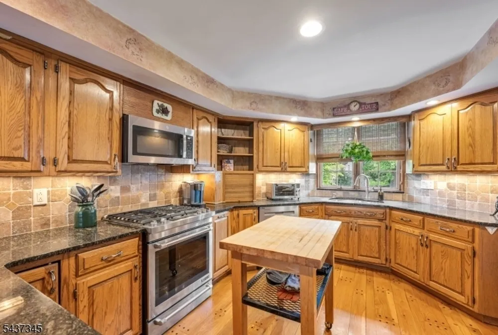 457 Russell Ave, Bergen, Wyckoff Township, NJ 07481