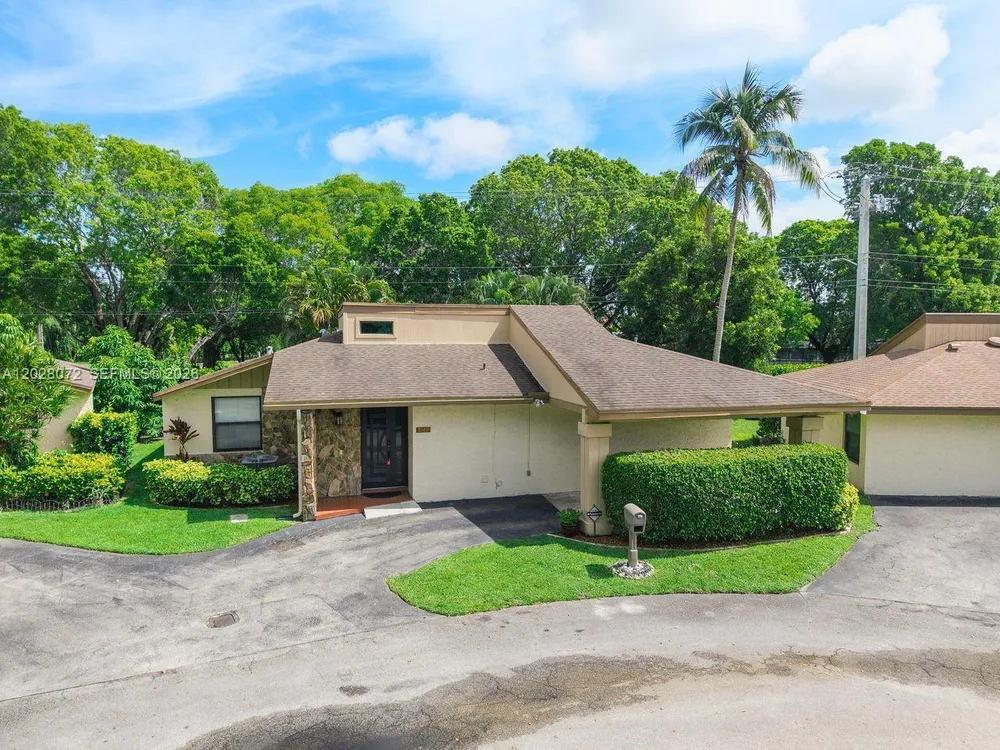 8149 Royal Palm Ct, Tamarac, FL 33321