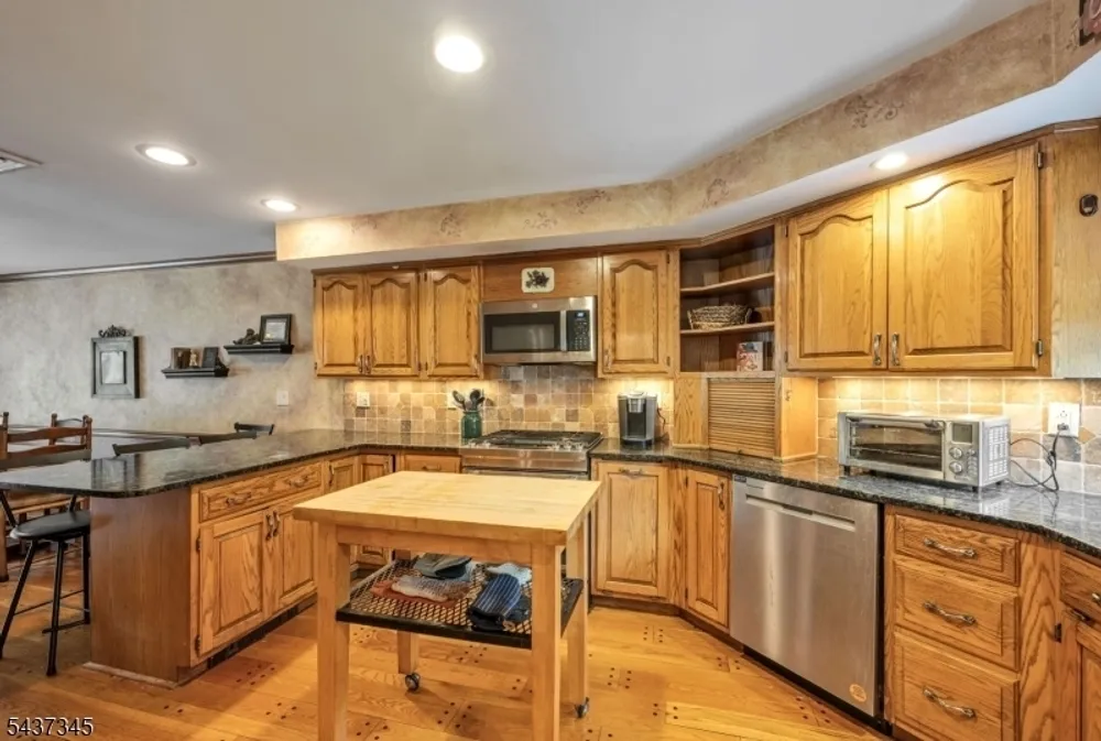 457 Russell Ave, Bergen, Wyckoff Township, NJ 07481
