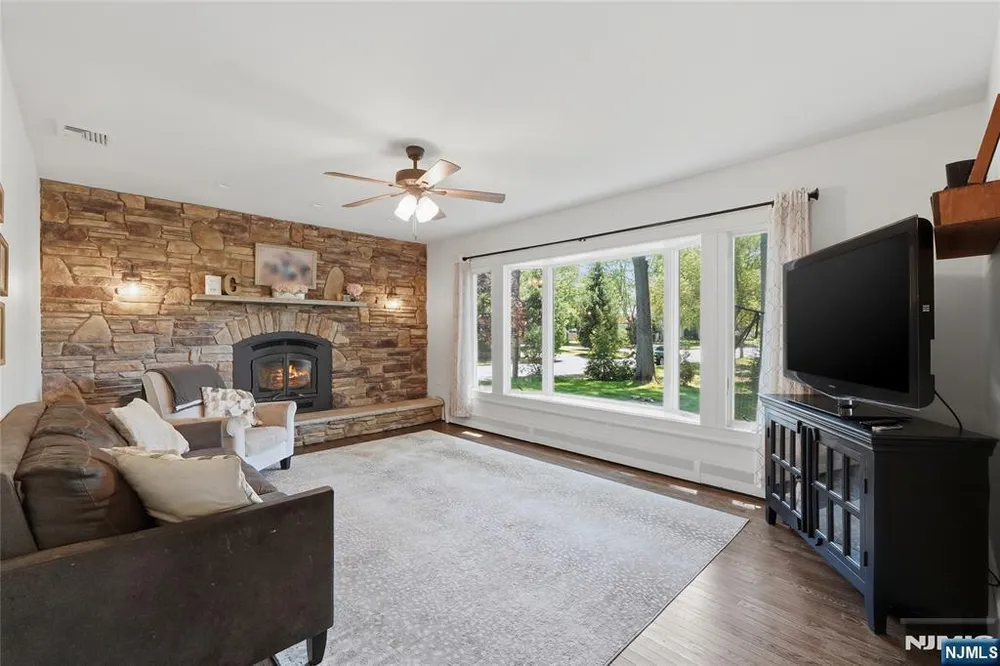 2430 Cleveland Ave, Washington, NJ 07676