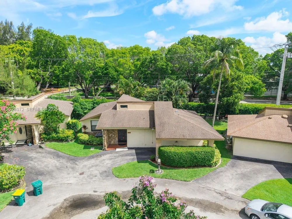 8149 Royal Palm Ct, Tamarac, FL 33321