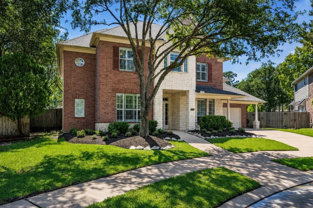 15935 Lake Loop Dr, Cypress, TX 77433