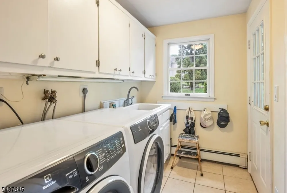 457 Russell Ave, Bergen, Wyckoff Township, NJ 07481