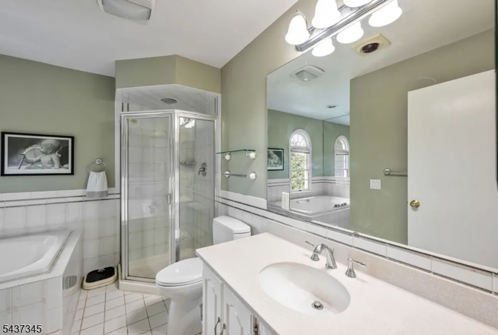 457 Russell Ave, Bergen, Wyckoff Township, NJ 07481
